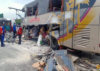 Kecelakaan bus dan truk tronton di Tol Lampung