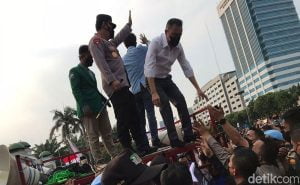 Pimpinan DPR dan Kapolri temui massa demo 11 April