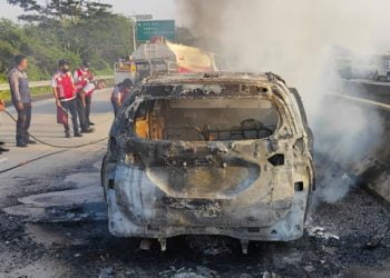 Mobil terbakar di Tol Lampung