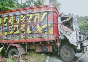 Truk Tabrakan di Tanggamus