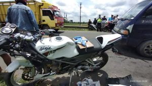 Kecelakaan motor Ninja dan Tronton di Lampung Timur