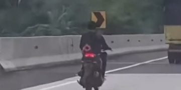 Pengendara motor masuk Tol Bakauheni-Terbanggi Besar Lampung