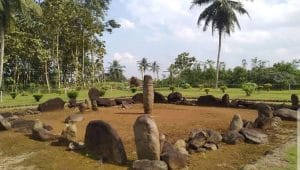 Situs Batu Mayat Taman Purbakala Pugung Raharjo Lampung Timur