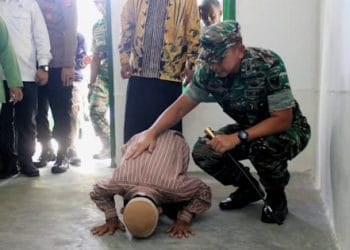 Penyerahan Kunci Bedah Rumah Kodim 0429 Lampung Timur.