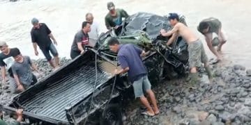 Mobil terseret banjir bandang di Tanggamus Lampung