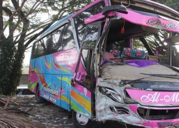 Kecelakaan Bus vs Grandmax di Pringsewu Lampung