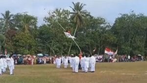 Pelatih Paskibra di Lampung jatuh saat perbaiki bendera
