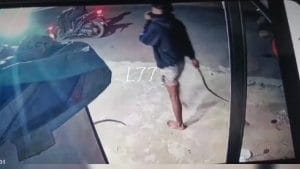 Ngeri! Aksi Tawuran Puluhan Remaja di Lampung Timur Terekam CCTV