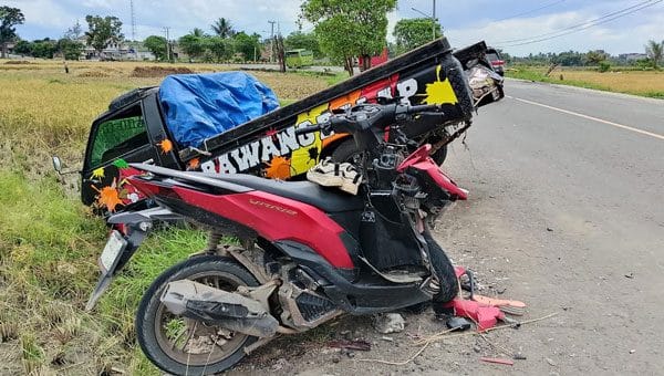 Tabrakan Mobil Pikap dan Motor Vario di Pringsewu